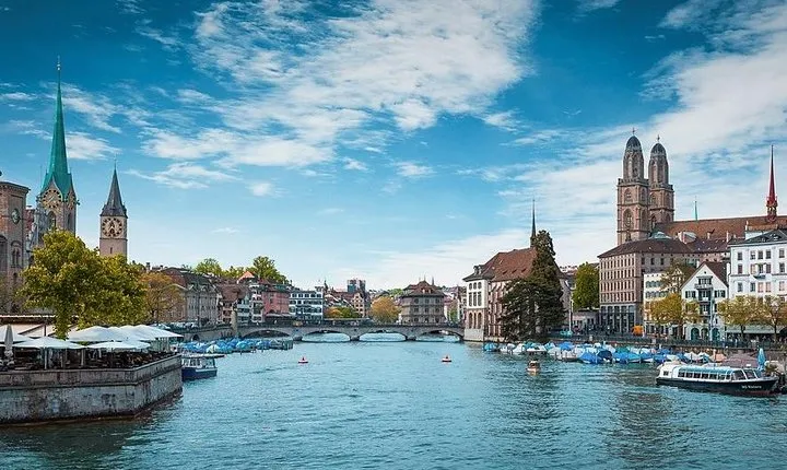 Zurich Walking Tour With Cruise and Aerial Cable Car