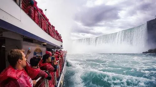 Mississauga: Niagara Falls Day Tours with Boat and Lunch