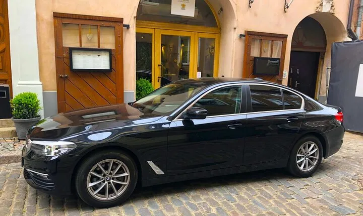 Airport Transfer!Kansai Airport (KIX) to Center of hotel in Osaka