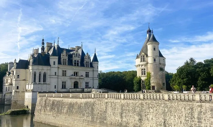 Loire Valley Day Tour Chambord and Chenonceau plus Lunch at a Private Castle