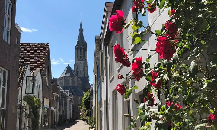 Get the best out of Delft by creating memories during our private walking tour!