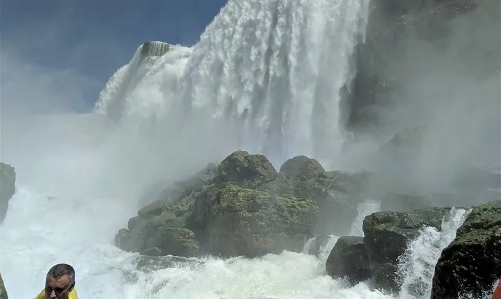 Niagara Falls in 1 Day: Tour of American and Canadian Sides
