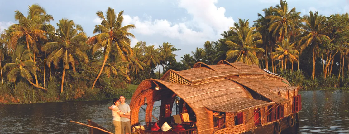 Kerala Tea Estate, Backwater & Marari Beach Tour