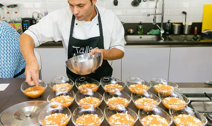 Spanish Cooking Class & Triana Market Tour in Sevilla