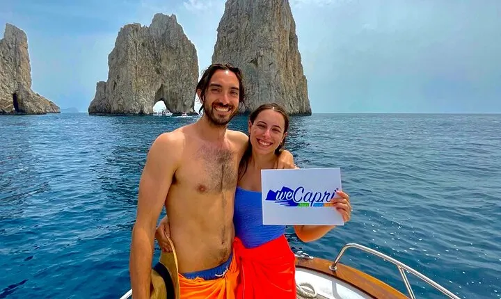 Boat Tour in Capri Italy