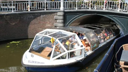 Delft: Canal Cruise with Guided Commentary