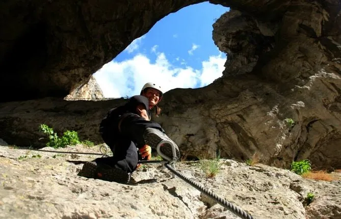 Private Climbing and Hiking Experience in Cheile Turzii