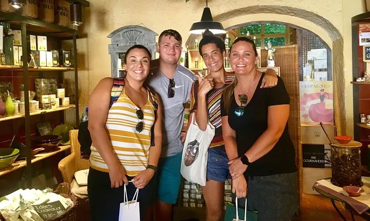 Food tour with EAT and CHILL TOUR Geneva & Lausanne