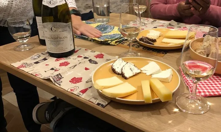 Cheese and Wine Pairing 1-Hour Session in Dijon