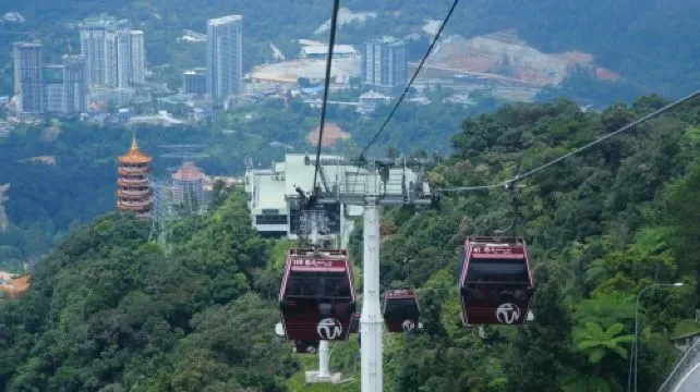 From Kuala Lumpur: 1-day tour to Batu Caves and Summer Retreat Highlands (cable car ticket not included, standard version)