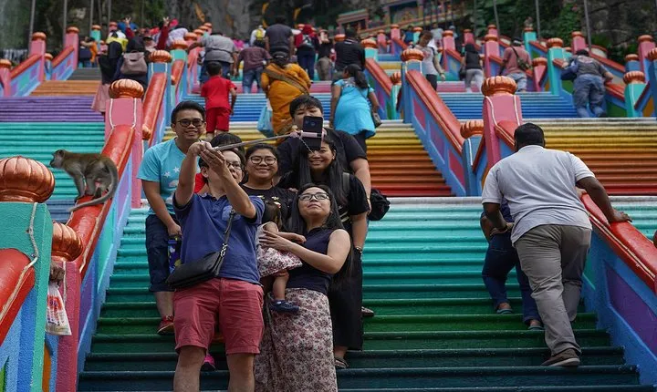 Private Tour Kuala Lumpur with Petronas Twin Towers Observation Deck & Batu Cave