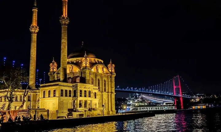 Circle Istanbul (Extraordinary Istanbul)
