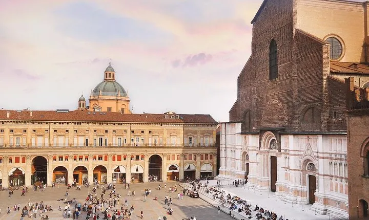 Historical Tour of Bologna