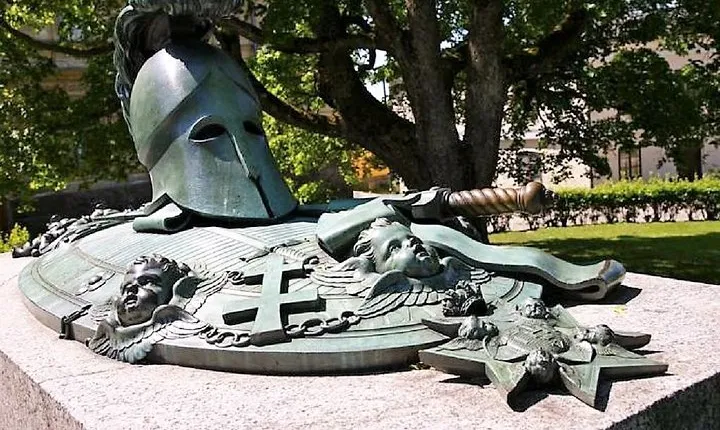 Helsinki and Suomenlinna Sightseeing Tour