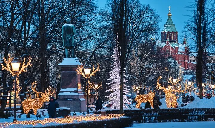 Helsinki walking tour with a city planner