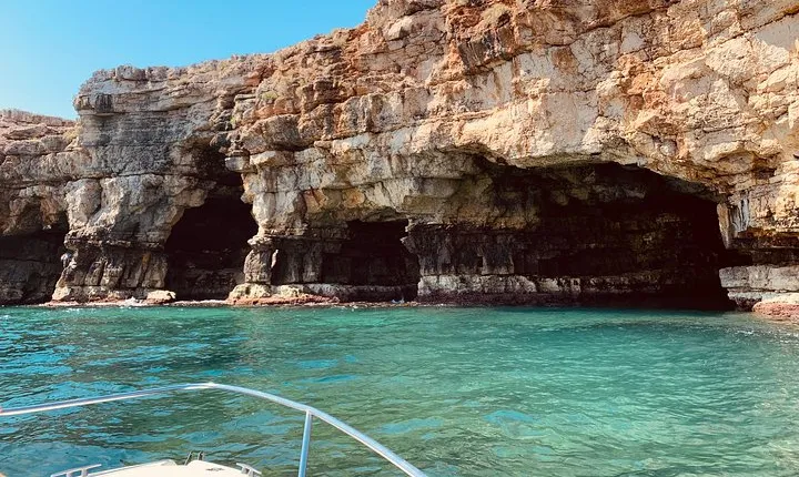 Boat tour of the Polignano a Mare caves with aperitif