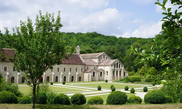 Skip the Line: Abbaye de Fontenay Admission Ticket