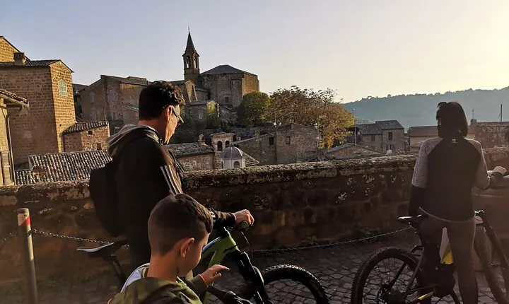 E-bike tour in Orvieto in small group: history, culture with lunch or dinner
