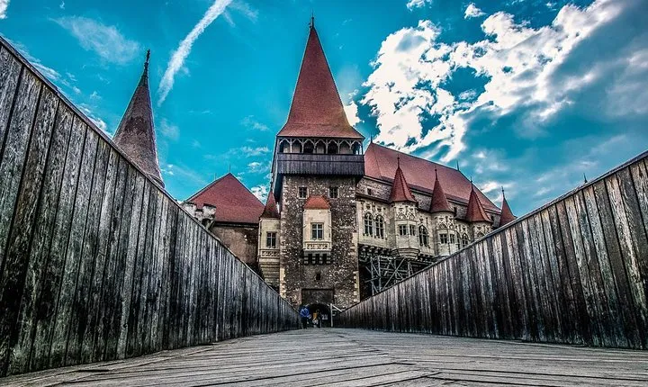 From Sibiu: day trip to Dacian Fortress, Hunyadi Castle and Alba Iulia Citadel