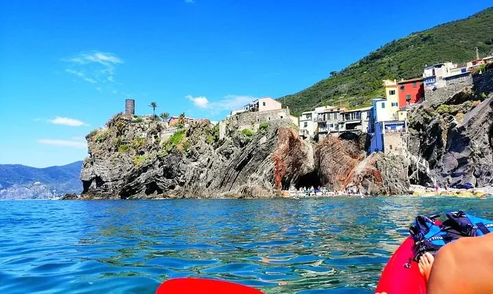 Kayak tour from Monterosso to Vernazza