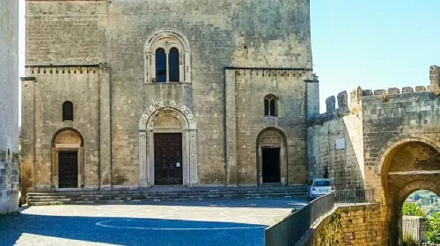 Tarquinia: Entry Ticket + Roundtrip Transfer from Civitavecchia