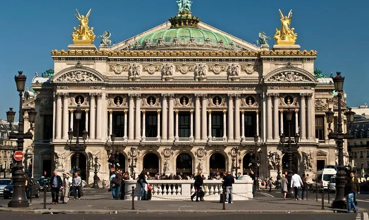 Private 10-hour Shore Excursion to Paris from Le Havre (official guide in Paris)