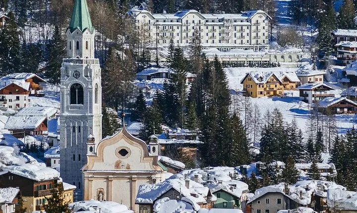 From Bolzano: Private Day Tour by car: The Heart of the Eastern Dolomites