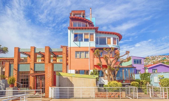 From Santiago: Valparaíso, Viña del Mar and Neruda Museum