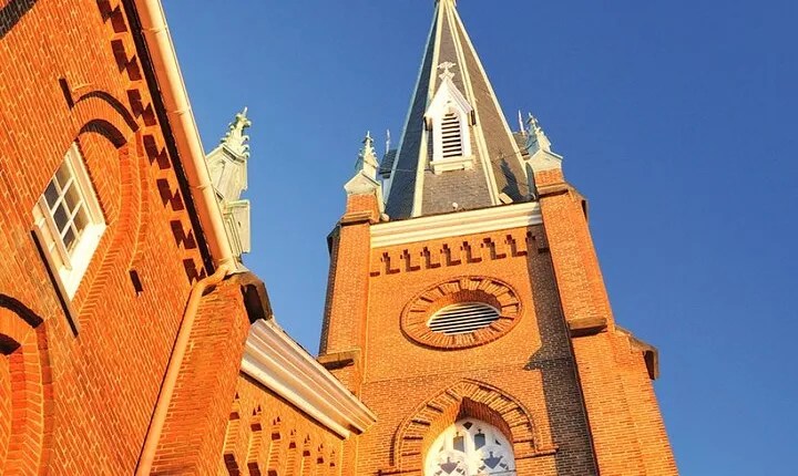 Self-Guided Scavenger Hunt: Annapolis Red Bricks & Blue Views