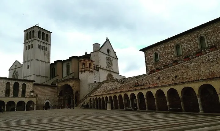 Small Group Tour of Assisi and St. Francis Basilica 