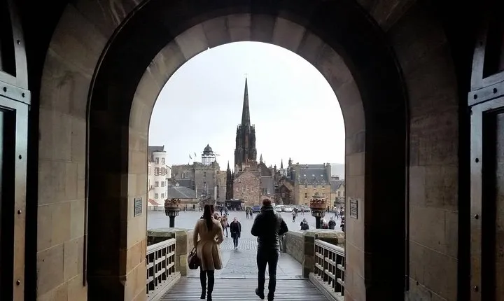 Edinburgh Castle Guided Walking Tour in English
