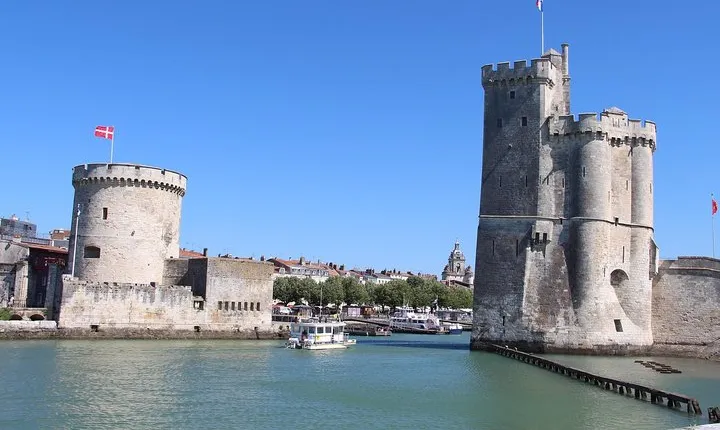 La Rochelle: Private Walking Tour