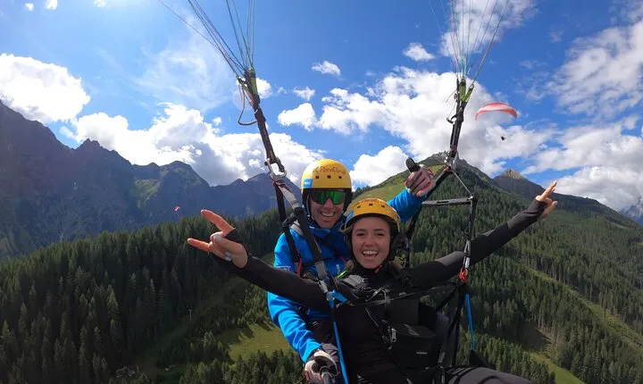 Tandem paragliding in Neustift