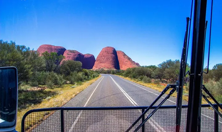 Ayers Rock Day Trip from Alice Springs Including BBQ Dinner