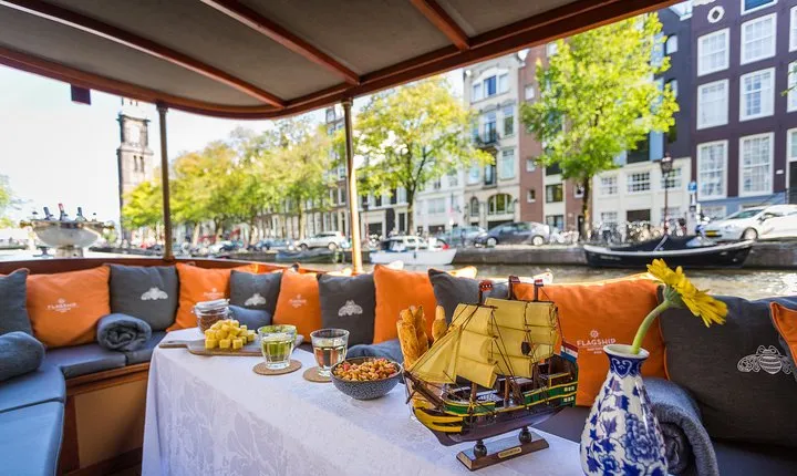 Amsterdam Classic Saloon Boat Cruise, Drinks and Cheese Option