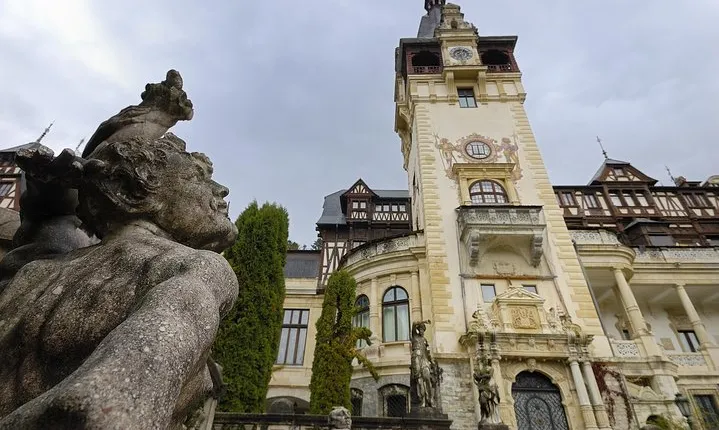 Bucharest to Dracula Castle, Peles Castle and Brasov Guided Tour