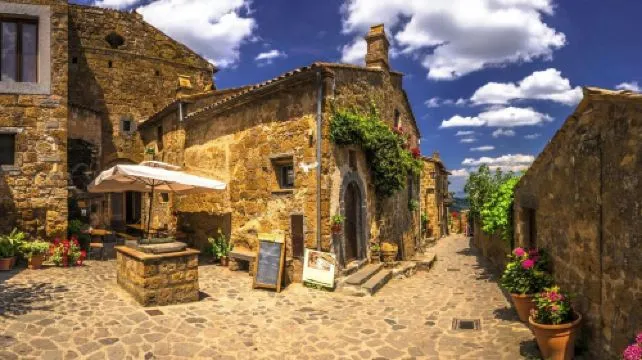 1-day tour of Tuscany, Italy [Civita di Bagnoregio + Montepulciano + round-trip from Rome]
