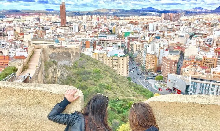 Alicante Historic Small Group Tour with Tapas Tasting