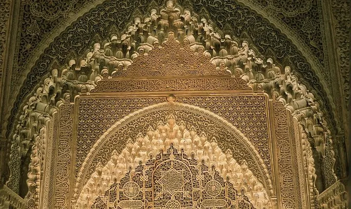 Alhambra Skip-the-line Private Tour including Nasrid Palaces