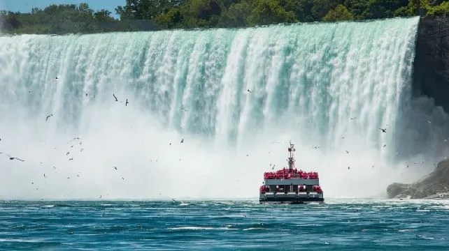 Niagara Falls Day Tour from Toronto Airport with Boat & Journey