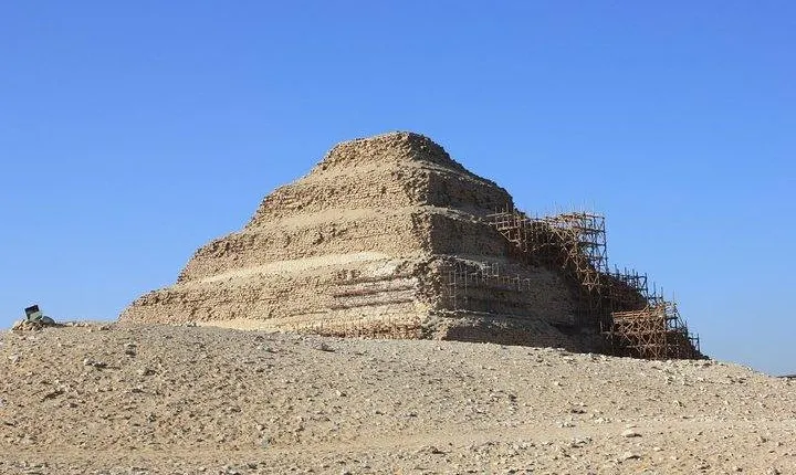 Full-Day Tour to Giza Pyramids, Memphis, and Sakkara