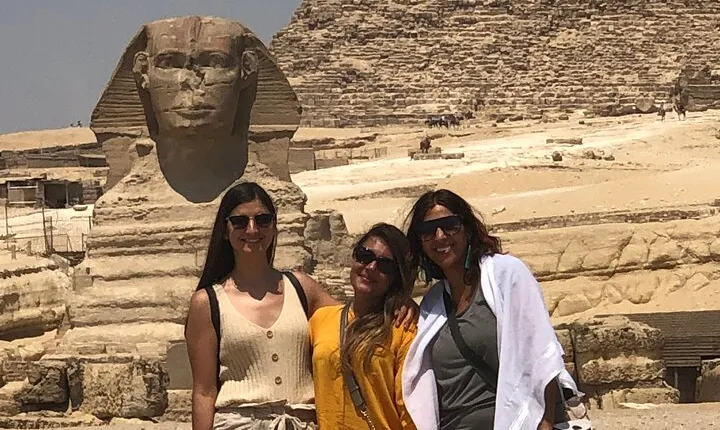 Private tour to Giza Pyramids,Sphinx,Egyptian Museum with Local Lunch