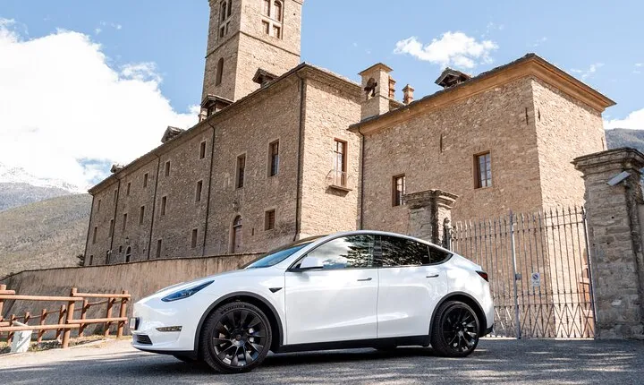 Rent Tesla Model Y LR