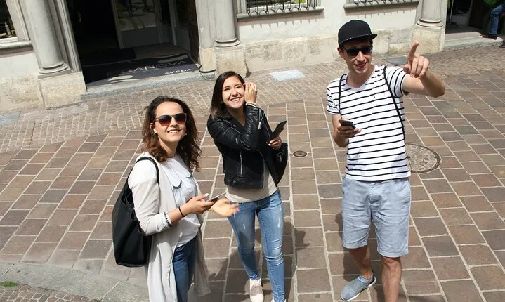 Lausanne (City Center) Scavenger Hunt and Sights Self-Guided Tour