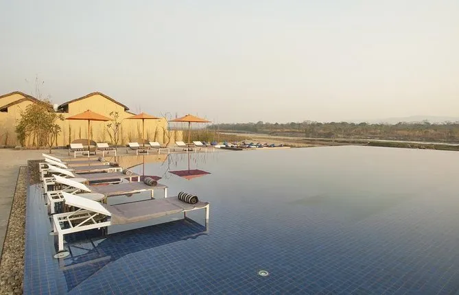 3 Days Chitwan Luxury Package