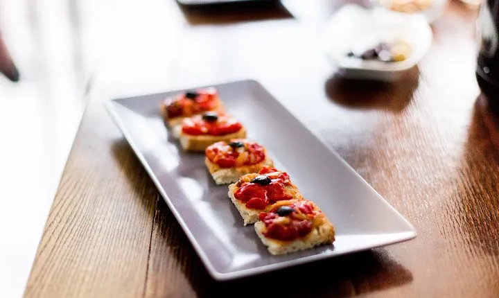 Valencia Old Town Tour with Wine & Tapas in 11th Century Historic Monument