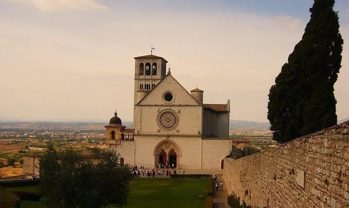Assisi Private Walking Tour including St. Francis Basilica