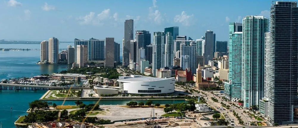 Miami bus and boat tour combo with free bike rental in South Beach