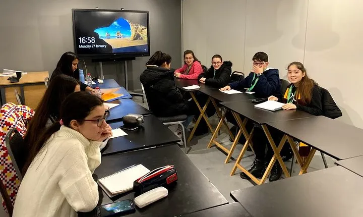 English + Business and Leadership University Taster One Week Program in London