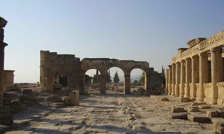 Pamukkale Hierapolis and Cleopatra's Pool Tour with lunch from Antalya 